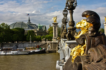 Fototapeta na wymiar Paris's Pont Alexandre III and Grand Palais