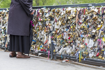 Love Locks in Paris, Frankreich, als Symbole der ewigen Liebe