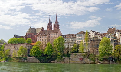 Basel mit Münster und Rheinufer