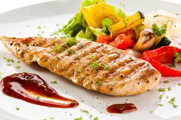 Grilled chicken breasts and vegetables