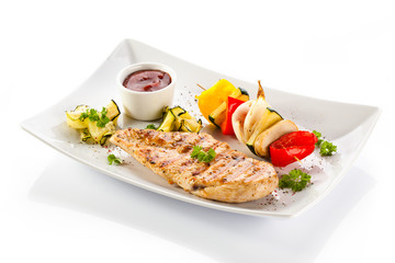 Grilled chicken breasts and vegetables