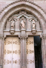 Fototapeta na wymiar Détails tympan Eglise paroissiale Saint-Jean-Baptiste.