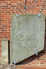 Pfarrkirche in Funnix - Grabplatte (14. Jh., Ostfriesland)