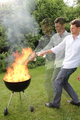 Grill mit Flamme in Bewegung