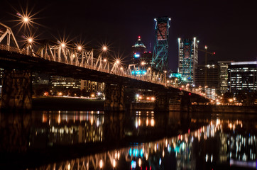 Fototapeta na wymiar Hawthorne Bridge at Night