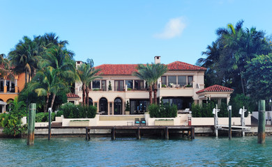 Fototapeta na wymiar Luksusowy dom w Miami