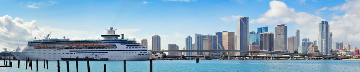 Fototapeta na wymiar Miami wieżowce