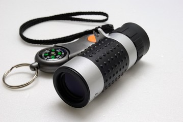 望遠鏡とコンパス