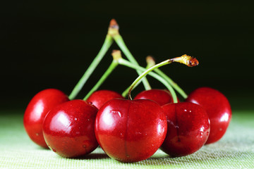 perfect sweet cherries