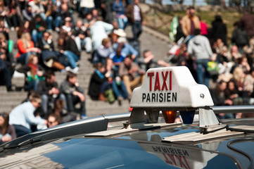 taxi parisien trocadéro - obrazy, fototapety, plakaty