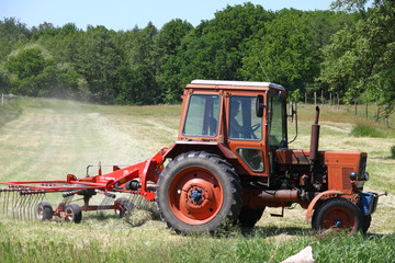 Obraz premium Traktor auf dem Feld