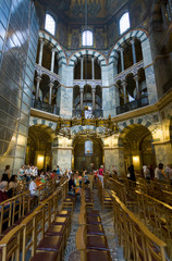 Fototapeta na wymiar Wnętrze katedry w Aachen, Niemcy