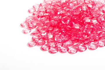 Obraz premium closeup of the pink crystal diamond on white background