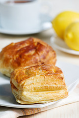 Puff buns, lemons and tea