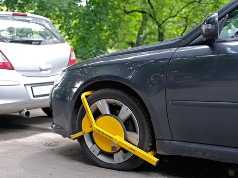 Wheel clamp mounted on wrong parking car