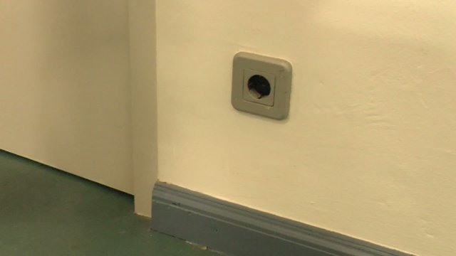 stromstecker anschliessen