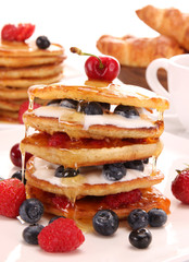 Small pancakes topped with honey 