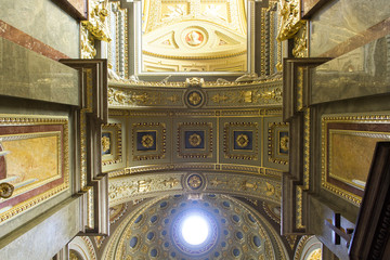 Fototapeta na wymiar St. Stephen's Basilica, ceiling