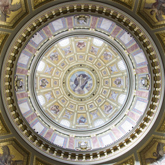 Fototapeta na wymiar St. Stephen's Basilica, central cupola