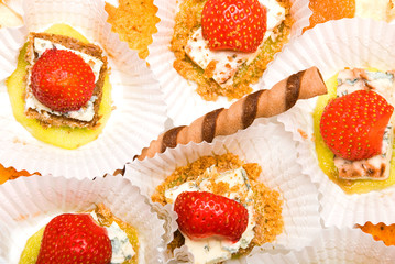Strawberry cupcakes 1
