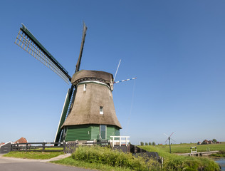 Fototapeta na wymiar Katwoude wind mill, in Volendam