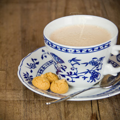 Tasse Kaffee mit Amarettini