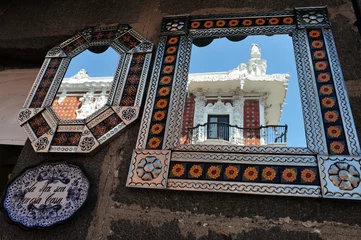 Fotobehang Mirrors in Puebla city © Rafael Ben-Ari