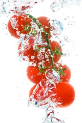 Papier Peint photo Éclaboussures deau Tomates dans l& 39 eau avec des bulles d& 39 air