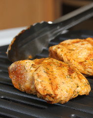 Putenfleisch am Griller
