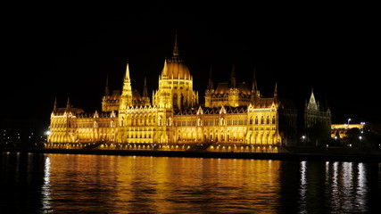 Fototapeta premium Budapest Parliament at night