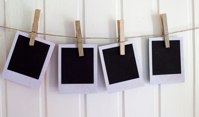 photos anciennes sur fond de bois blanc