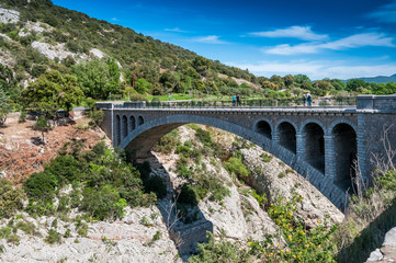 Fototapeta na wymiar most nad przepaściami w Hérault