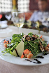 Salad with arugula and cheese