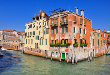Fototapeta na wymiar Venise, canaux et palais