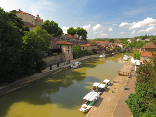 Fototapeta premium Village de Nérac ; Lot et Garonne ; Aquitaine