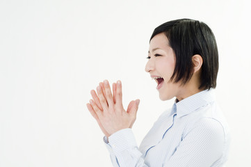 白バックを背景にした女性