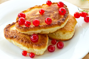 pancakes with red currants
