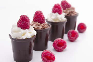 schoko becher mit Himbeere