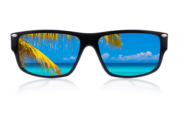 Sunglasses with reflections of a tropical beach