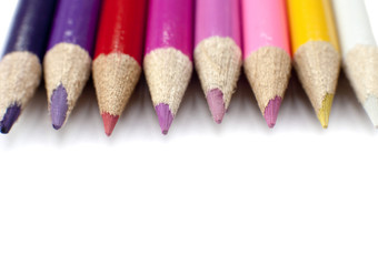 rangement de crayons de couleurs