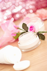 Obraz na płótnie Canvas luxury spa products and pink flowers