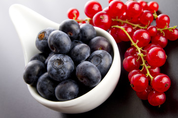 johannisbeeren und blaubeeren