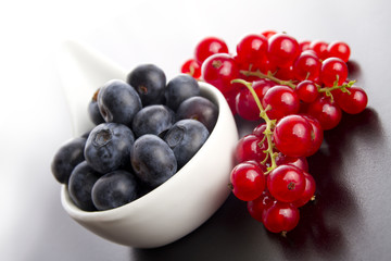 johannisbeeren und blaubeeren