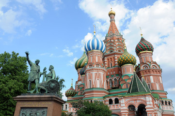 Fototapeta na wymiar Pomnik Minina i Pożarski. Katedra Świętego Bazylego. Moskwa.