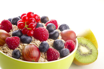 müsli mit frischen früchten