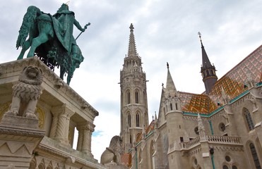 Fototapeta na wymiar Saint Istvan statue facing Matthias church in Budapest, Hungary