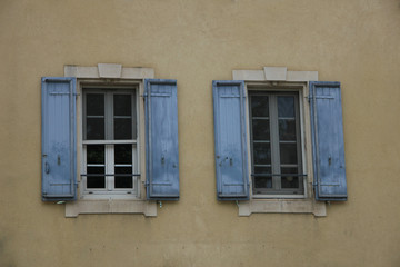 Fototapeta na wymiar Windows of the Provence