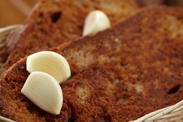 toast with garlic