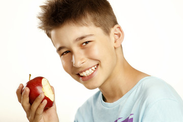 boy eat apple