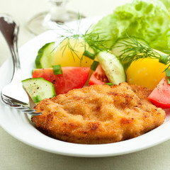 Wiener Schnitzel with potatoes and fresh vegetables